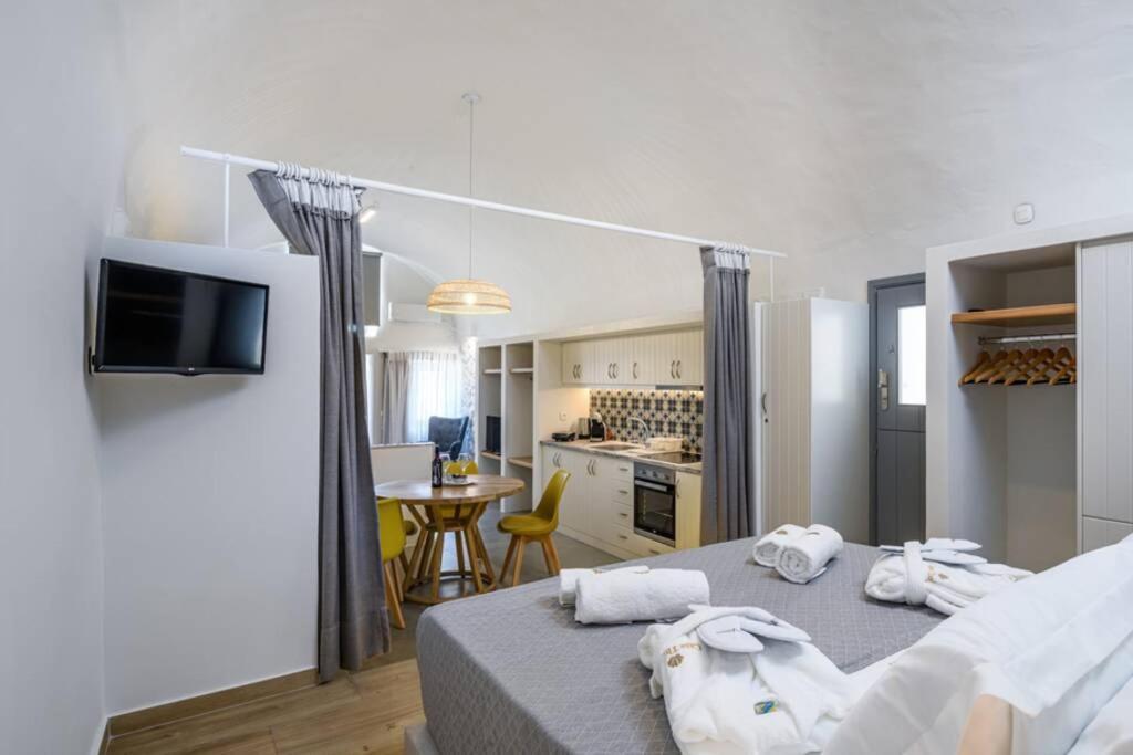 Casa Tholari Al Mare Villa Pera Gyalos Екстериор снимка